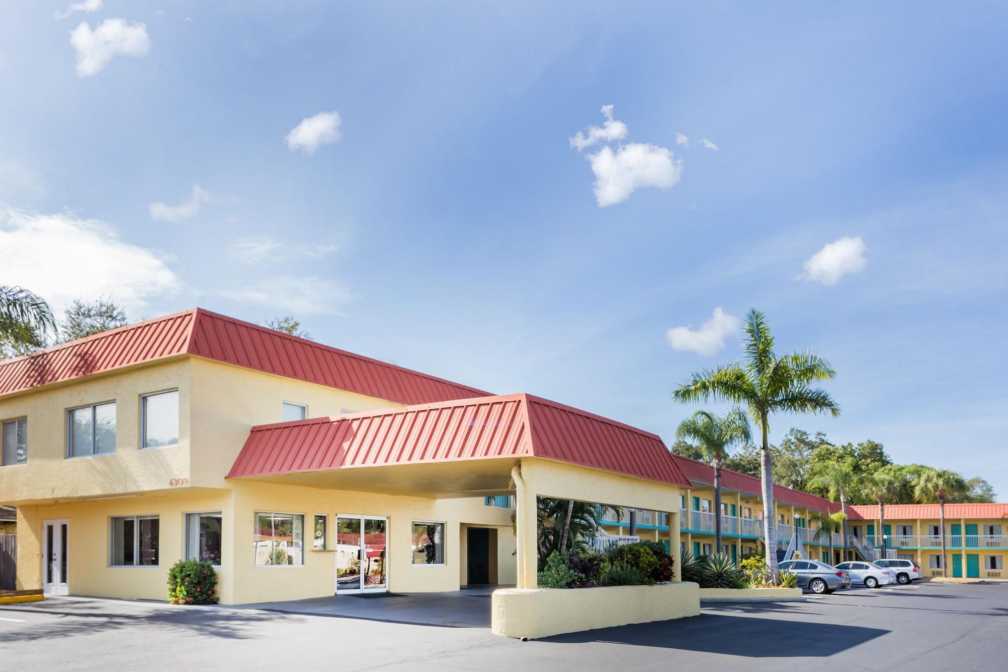 Super 8 By Wyndham Sarasota Near Siesta Key Μοτέλ Εξωτερικό φωτογραφία