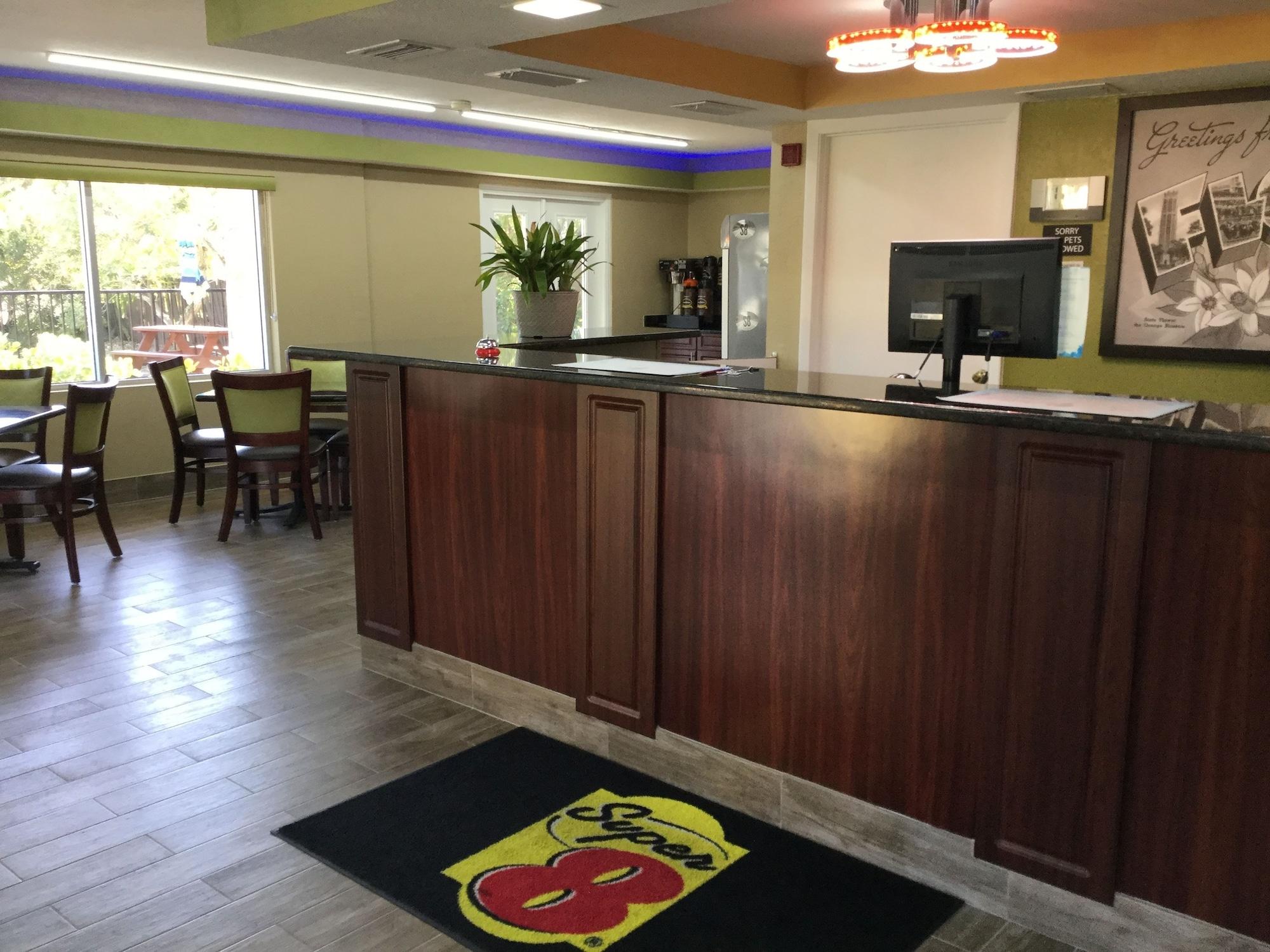 Super 8 By Wyndham Sarasota Near Siesta Key Μοτέλ Εξωτερικό φωτογραφία