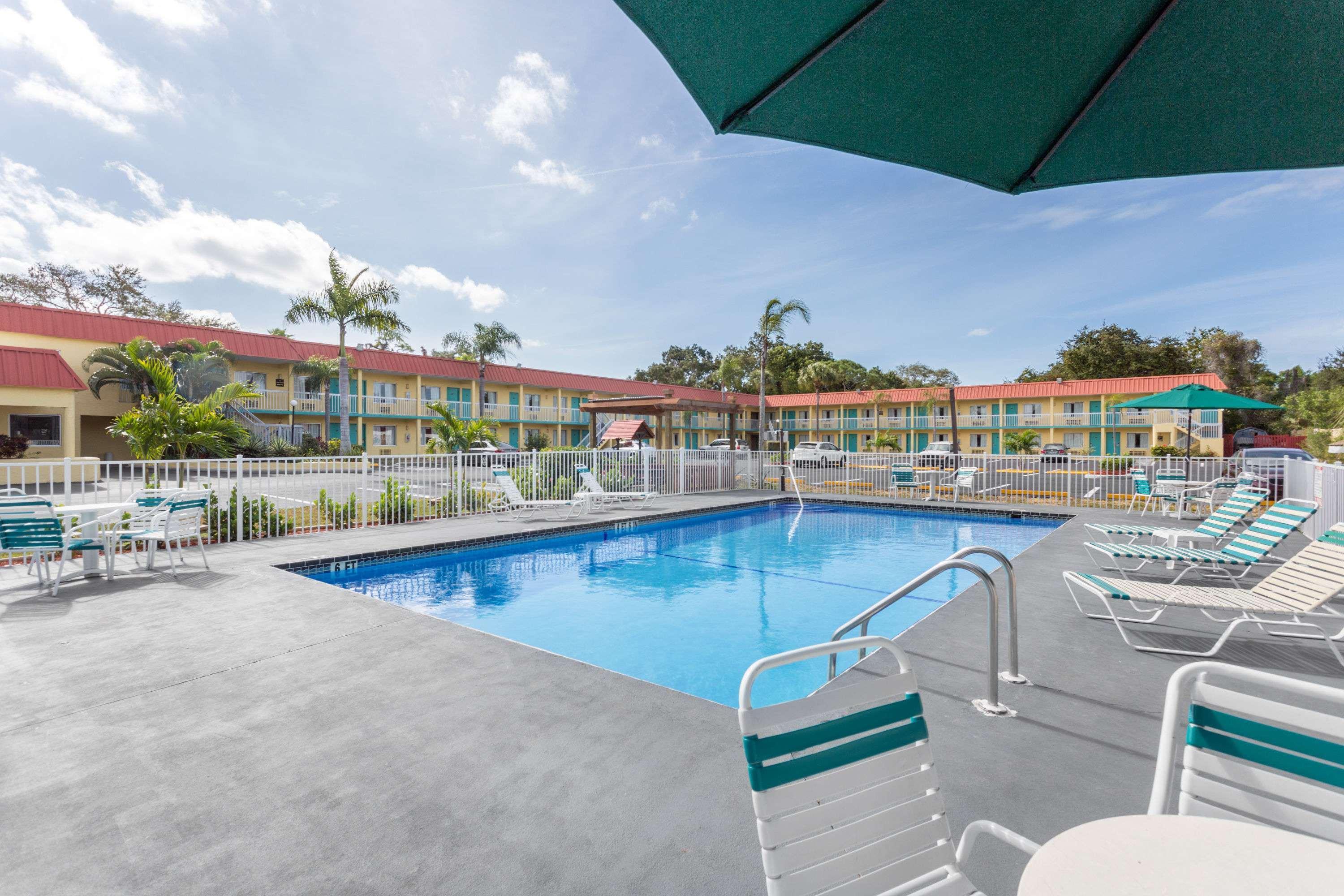 Super 8 By Wyndham Sarasota Near Siesta Key Μοτέλ Εξωτερικό φωτογραφία