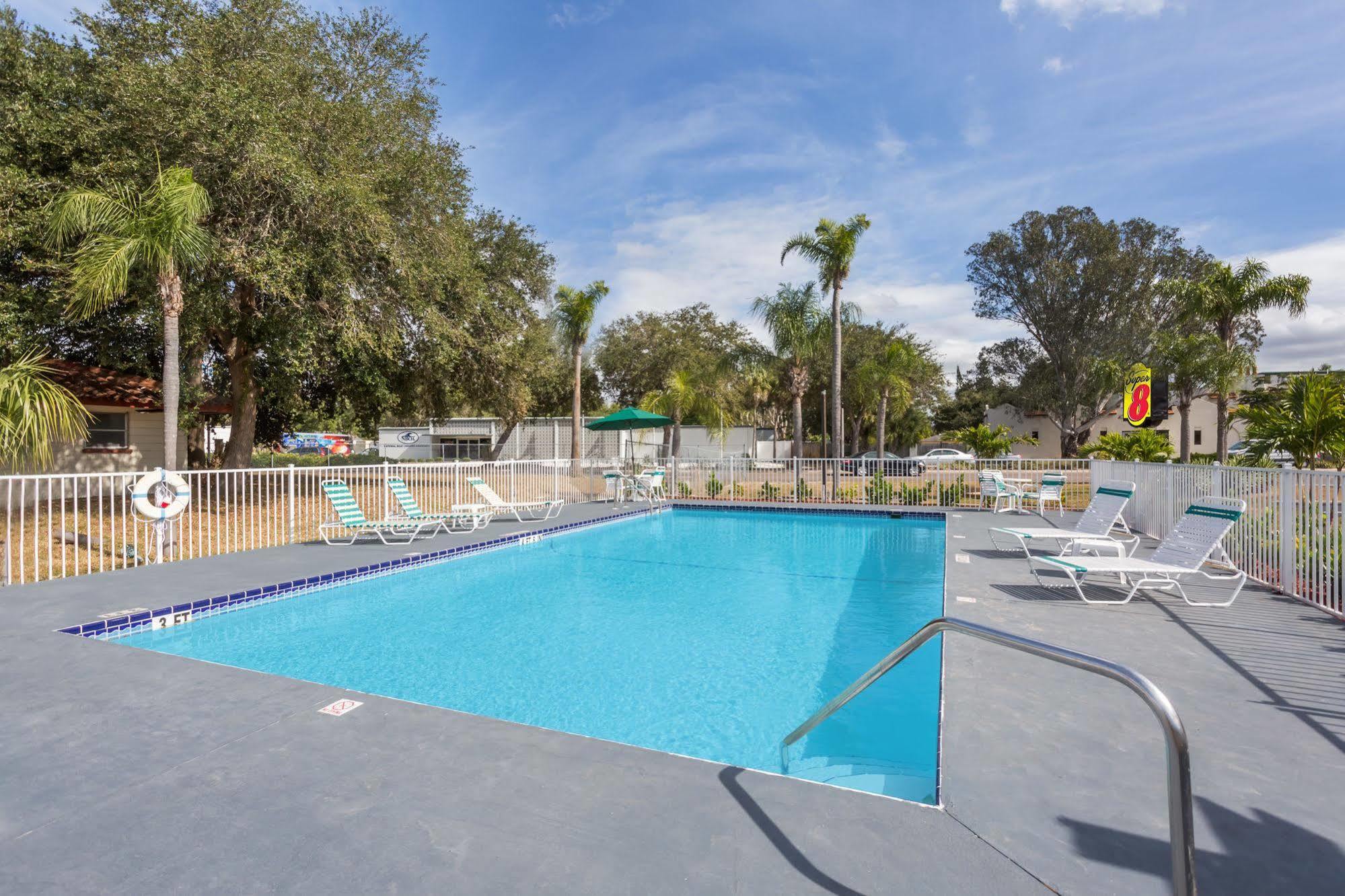 Super 8 By Wyndham Sarasota Near Siesta Key Μοτέλ Εξωτερικό φωτογραφία